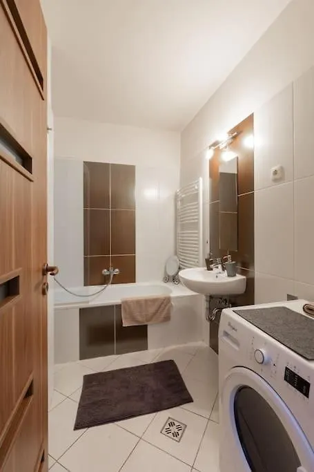 Charming Apartment With Quiet Garden In Downtown Budapest 0*,  Hongrie