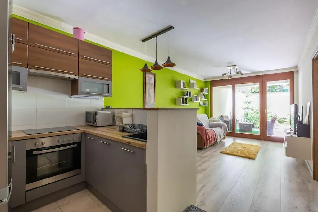 Charming Apartment With Quiet Garden In Downtown Budapest 0*,