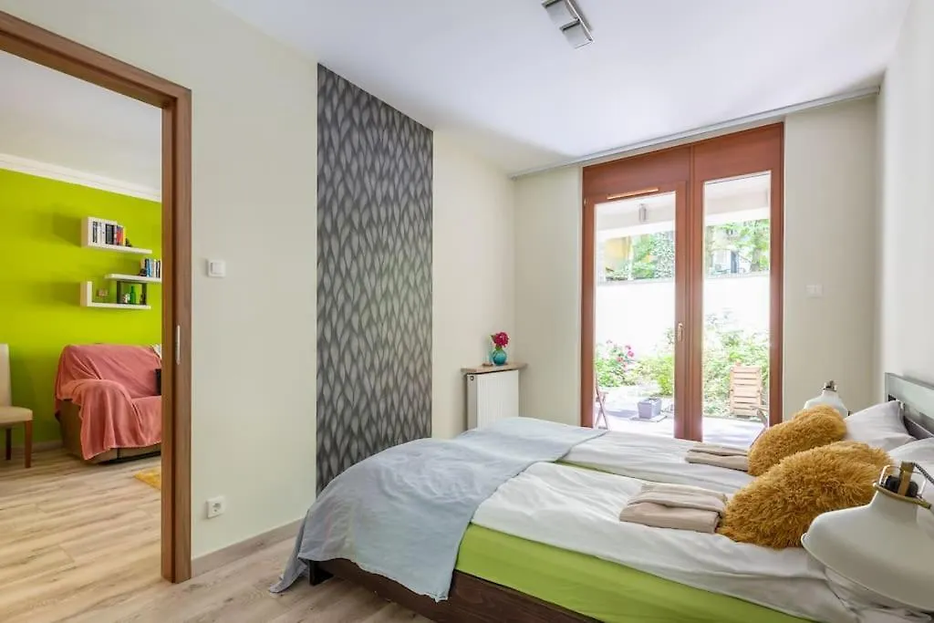 Charming Apartment With Quiet Garden In Downtown Budapest
