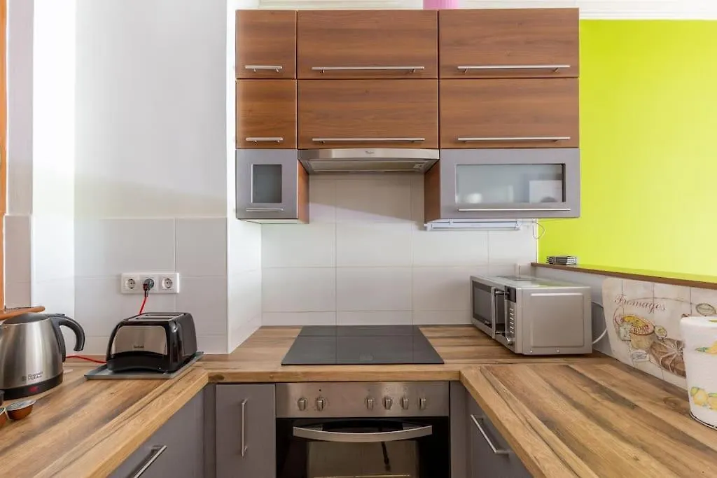 Charming Apartment With Quiet Garden In Downtown Budapest