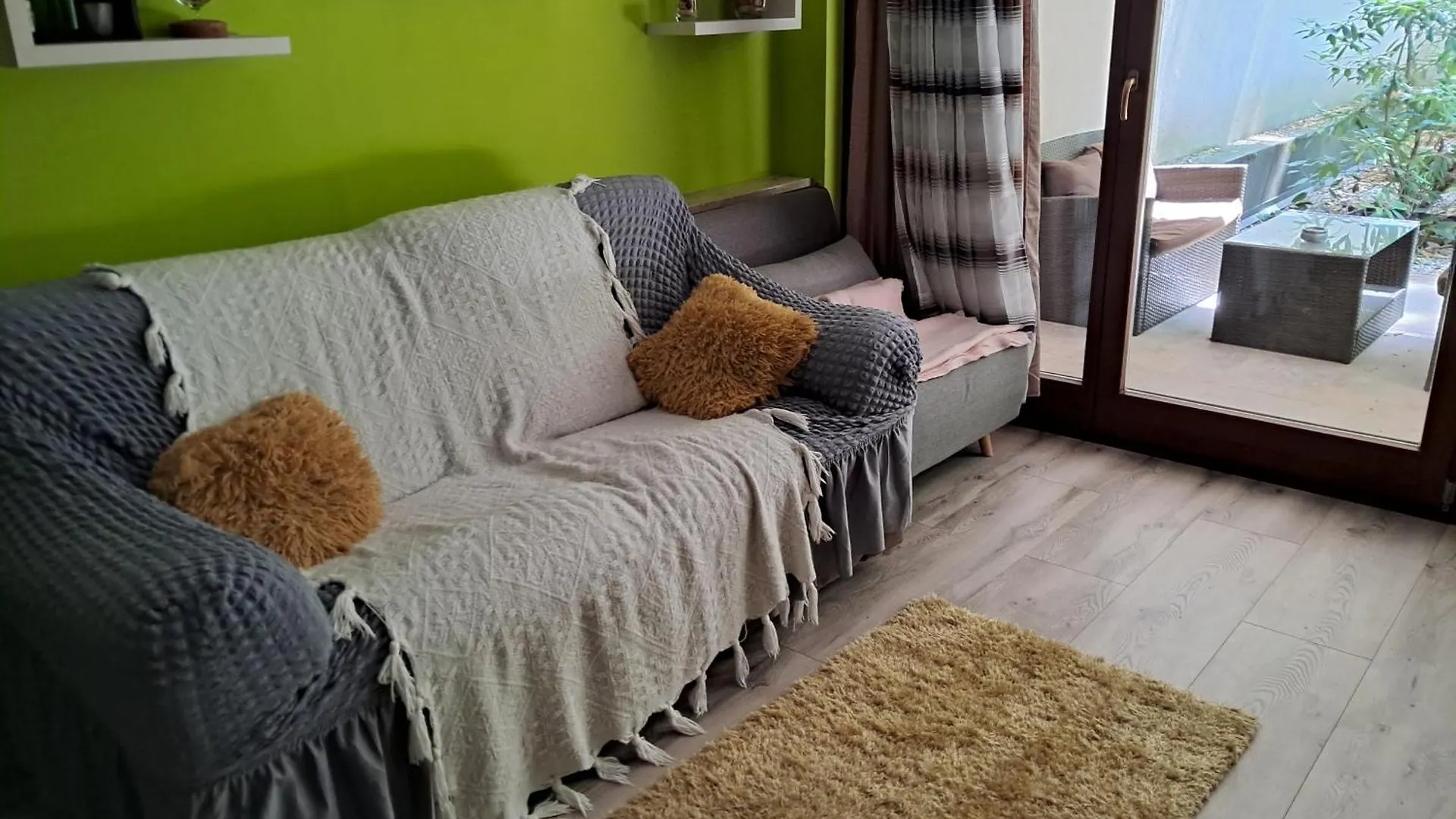 Charming Apartment With Quiet Garden In Downtown Budapest